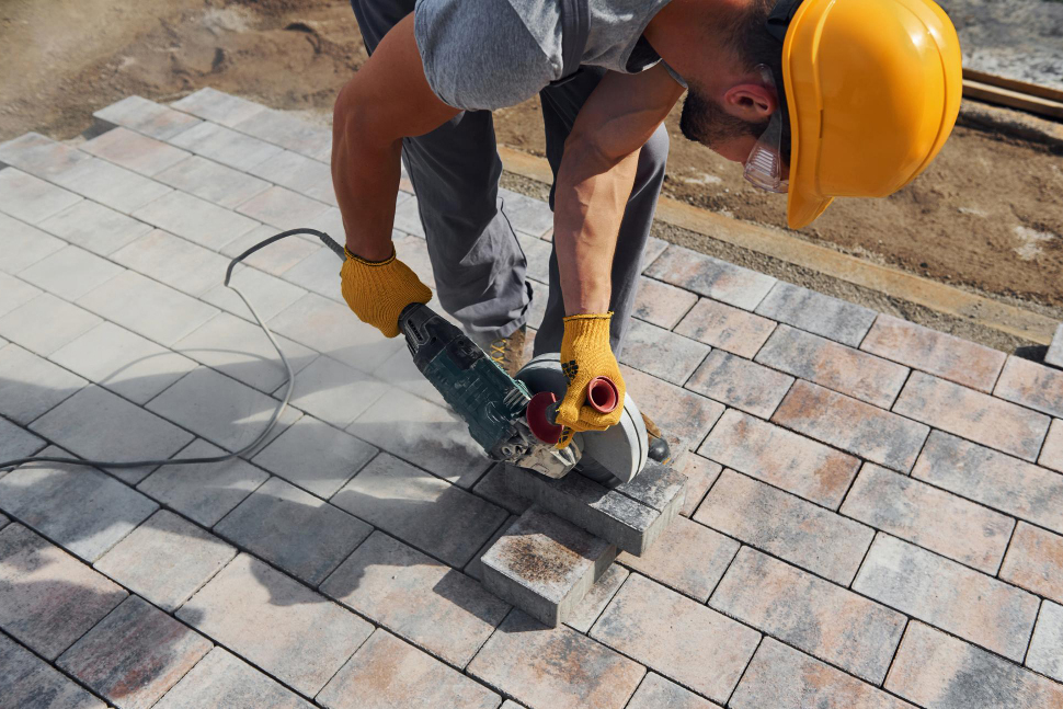 What to Expect When You Hire a Pavers Contractor