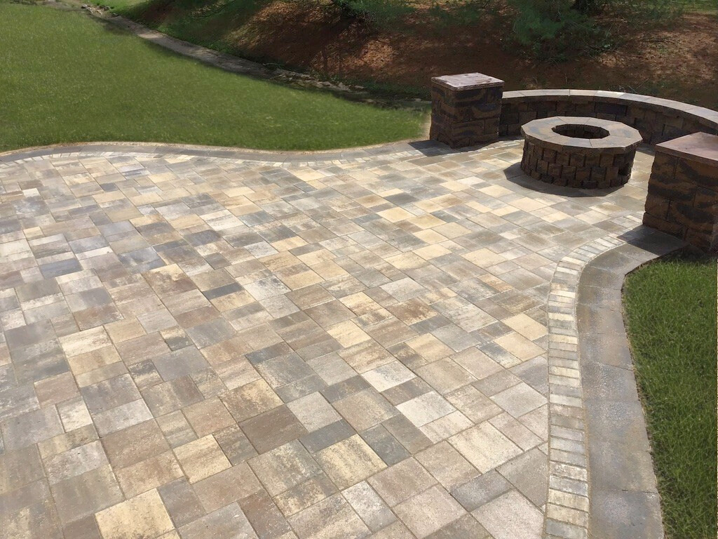 Patio seating walls - Benchmark Pavers