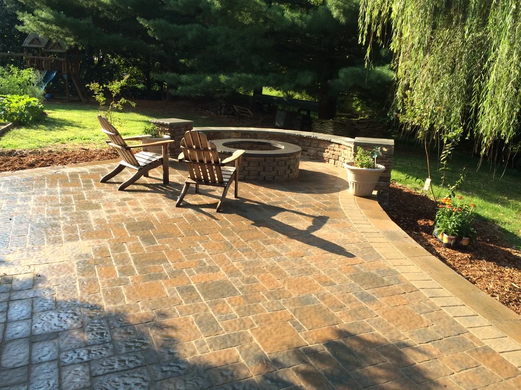 Backyard fire pit patio