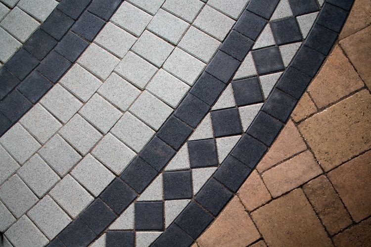 Decorative border paver driveway - Benchmark Pavers